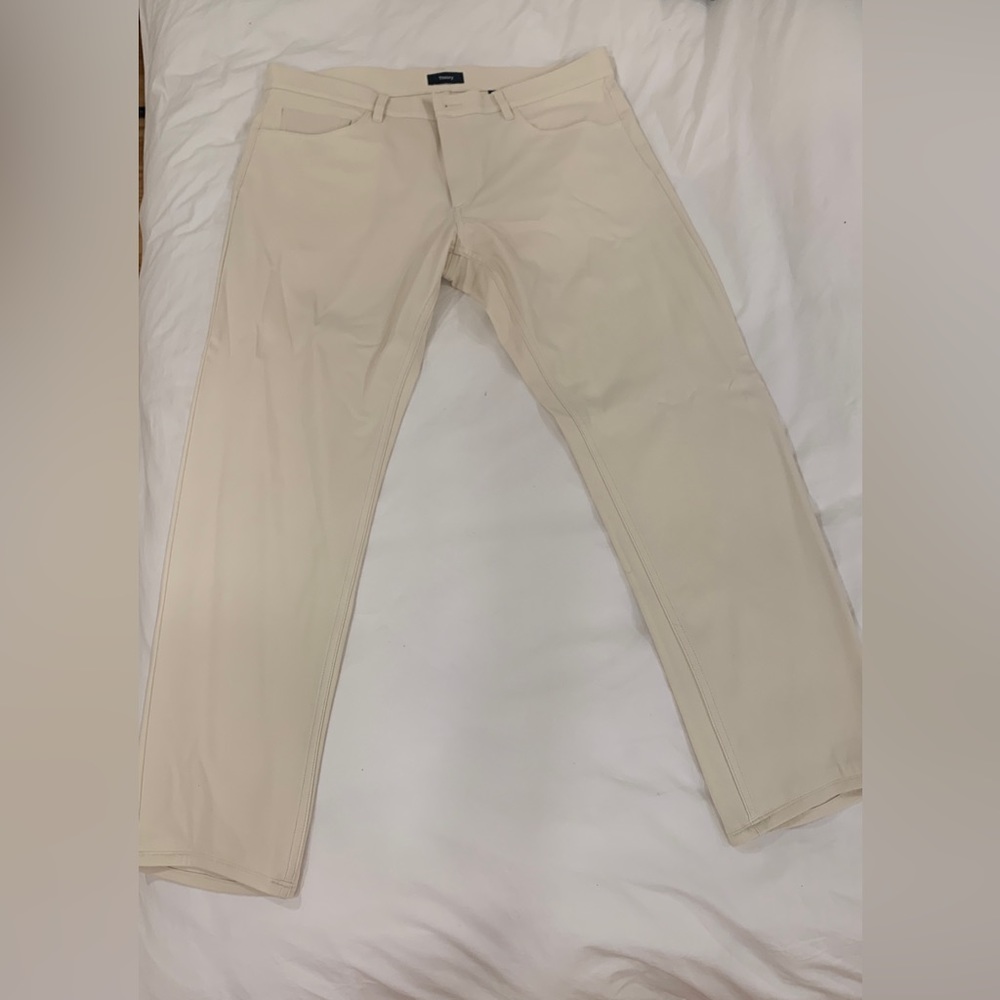 Light cream Theory brand lightweight jeans size 36.